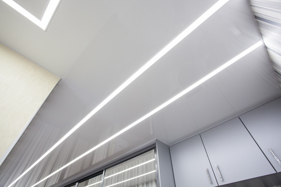 Заказать световые потолки с линией света в г. Ельники